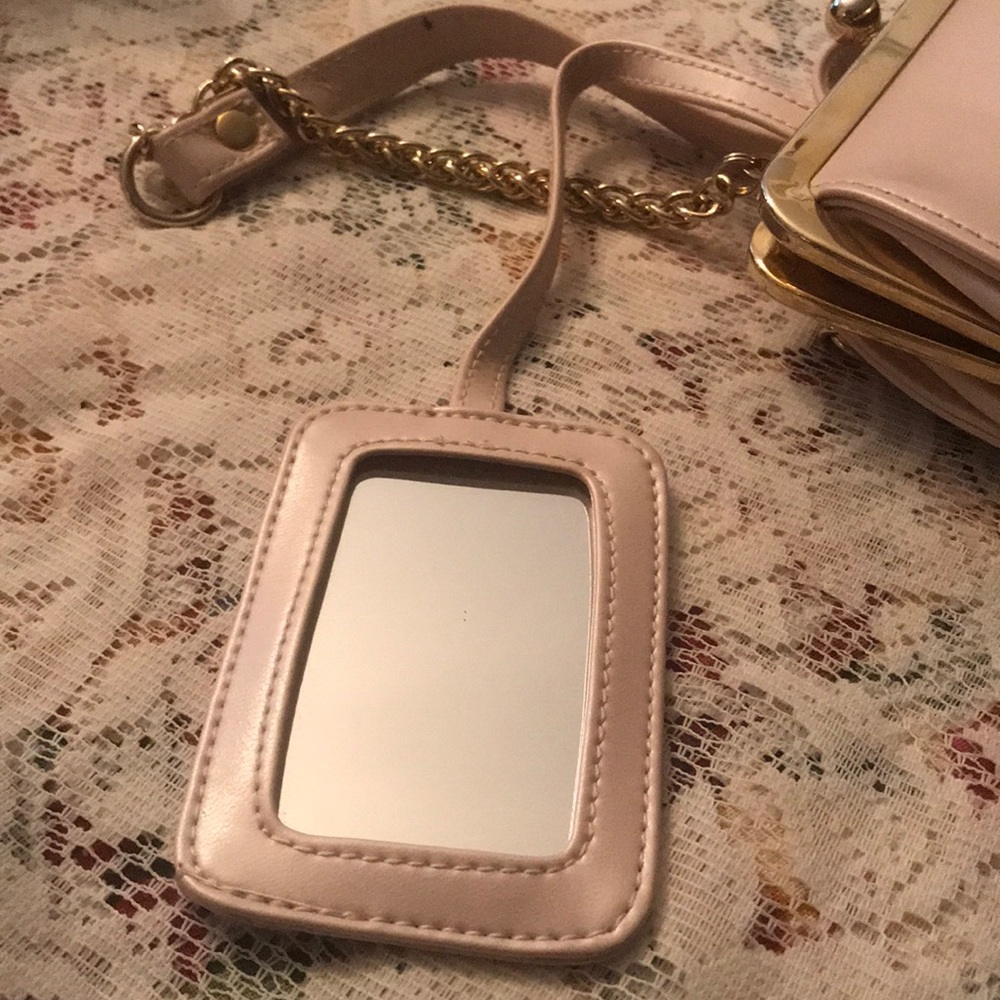LIZ CLAIBORNE PINK LEATHER SHOULDER BAG W/mirror - Picture 4 of 4